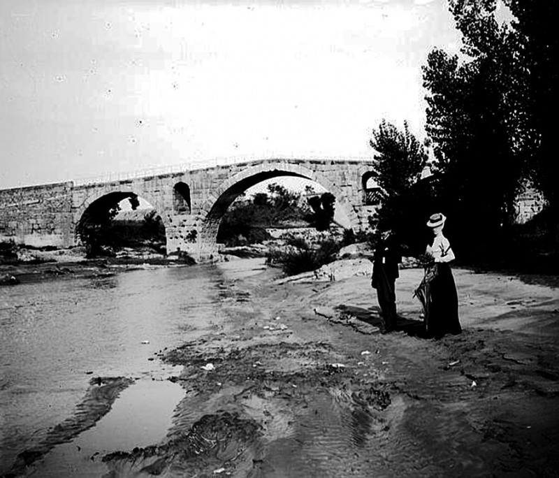 Carte postale ancienne Pont Julien à la belle époque