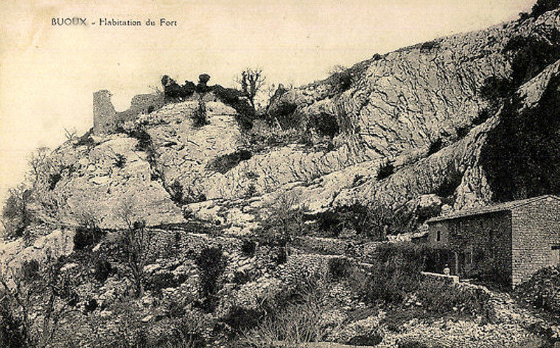Carte postale ancienne Buoux Habitations du Fort