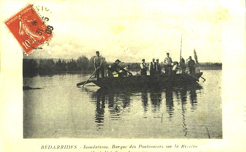 Carte postale ancienne Bédarrides 1907 barque des pontonniers
