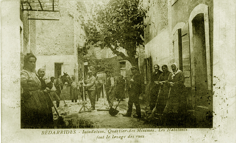 Carte postale ancienne Bédarrides 1907 lavage des rues