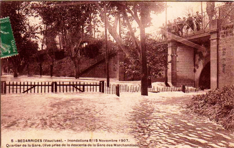 Carte postale ancienne Bédarrides rue de la Gare 1907