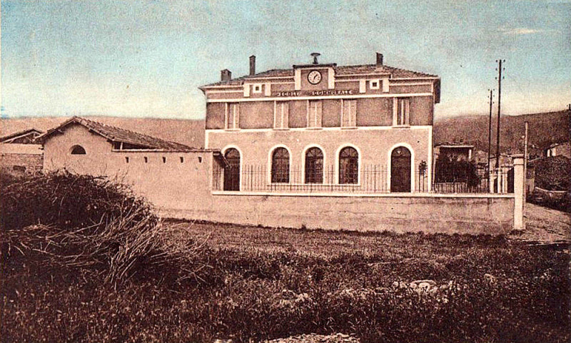 Carte postale ancienne Cabrières-d'Aigues l'école