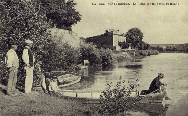 Carte postale ancienne Caderousse pêche au bord du Rhône