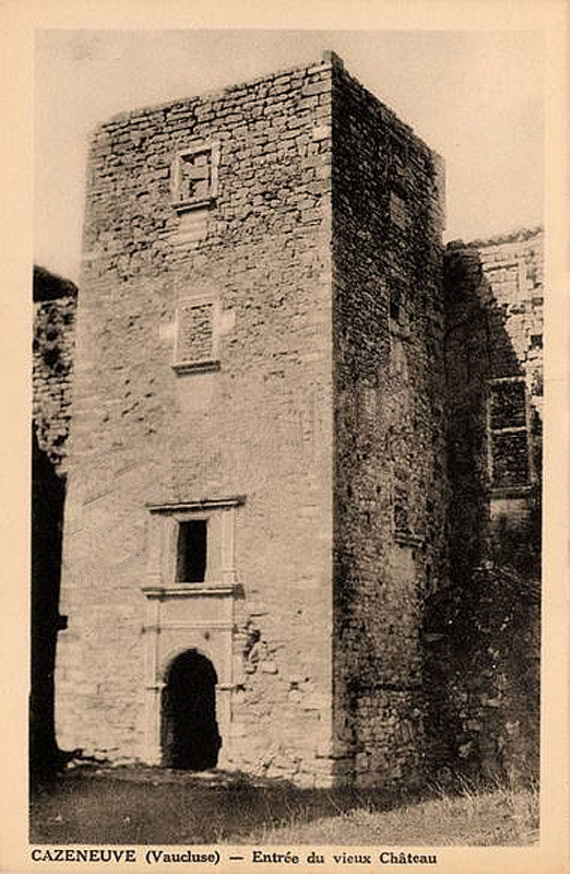 Carte postale ancienne Caseneuve entrée fortifiée