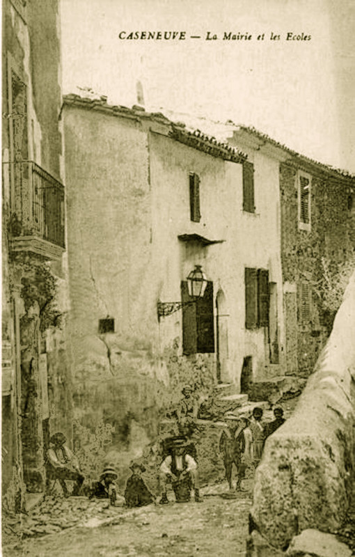 Carte postale ancienne Caseneuve Mairie et écoles