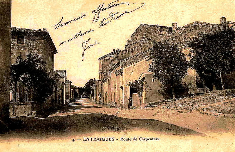 Carte postale ancienne Entraigues route de Carpentras