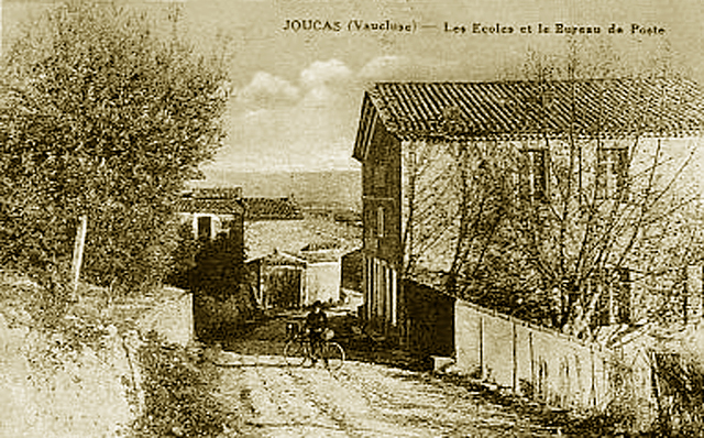 Carte postale ancienne Joucas le facteur en 1933