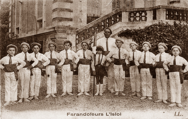Carte postale ancienne L'Isle-sur-la-Sorgues Farandoleurs