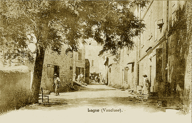 Carte postale ancienne Lagnes Le Cours à Lagnes