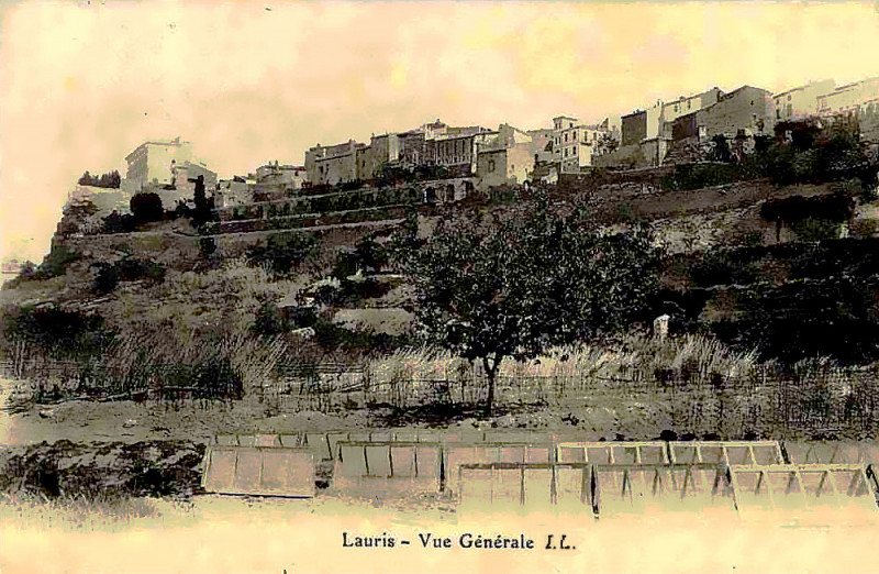 Carte postale ancienne Lauris vue générale