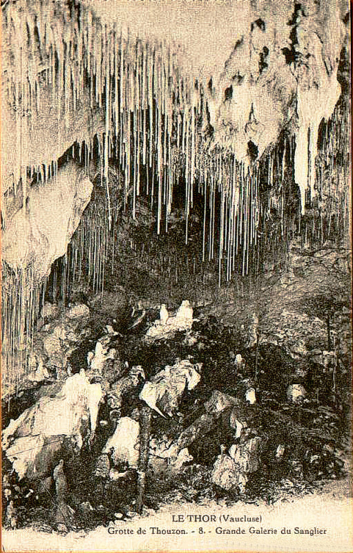 Carte postale ancienne Le Thor grotte de Thouzon Cp