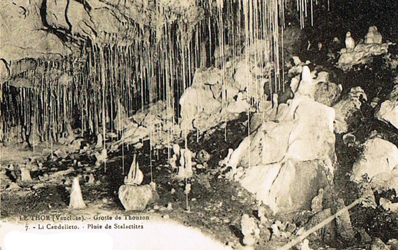 Carte postale ancienne Le Thor Grotte Thouzon Cp