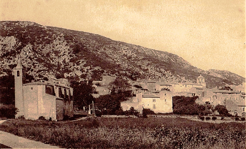 Carte postale ancienne Maubec entrée du village