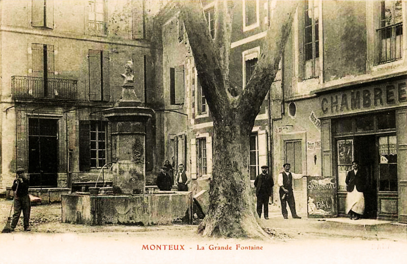 Carte postale ancienne Monteux Grande fontaine