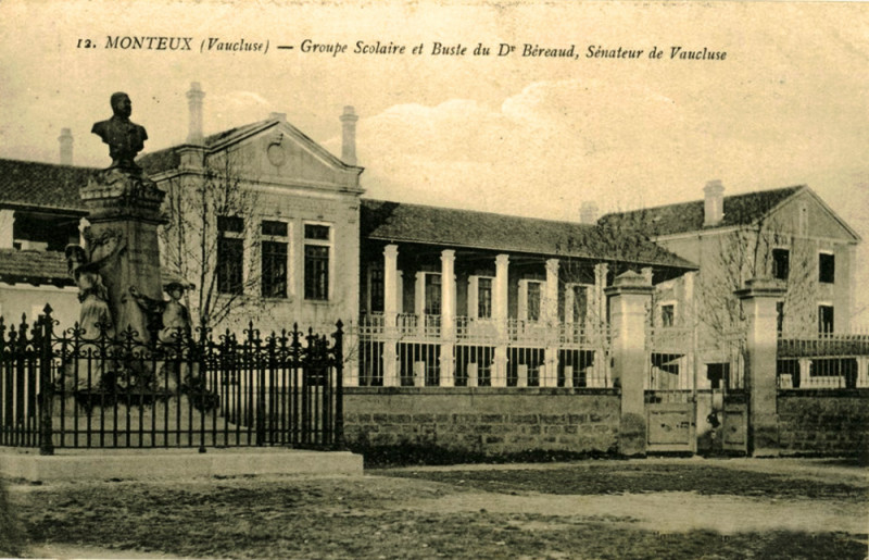 Carte postale ancienne Monteux Groupe scolaire