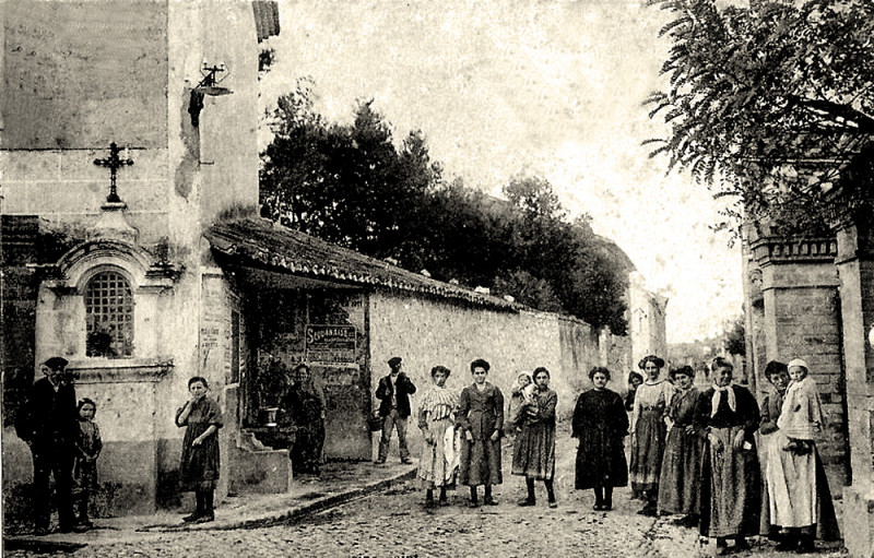 Carte postale ancienne Morières Fontaine Saint-André