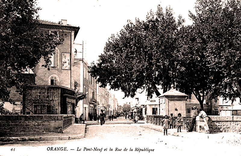 Carte postale ancienne Orange Pont Neuf
