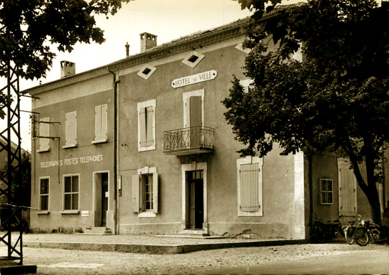 Carte postale ancienne Richerenches Hôtel de Ville