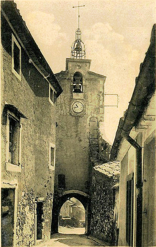 Carte postale ancienne Roussillon Beffroi