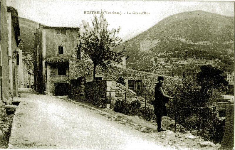 Carte postale ancienne Rustrel Grand Rue