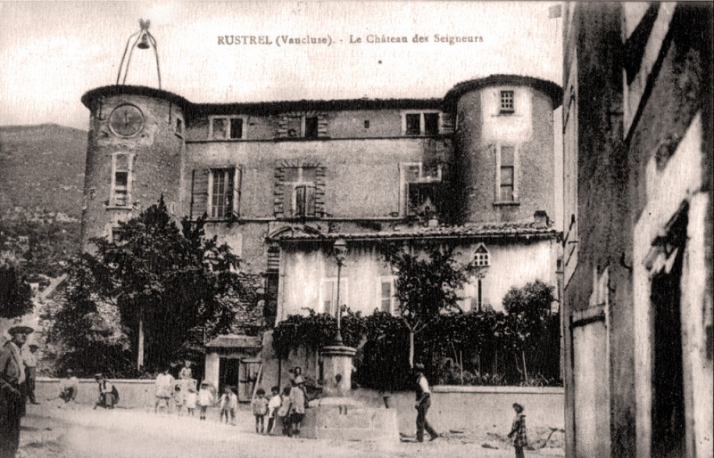 Carte postale ancienne Rustrel le vieux château féodal