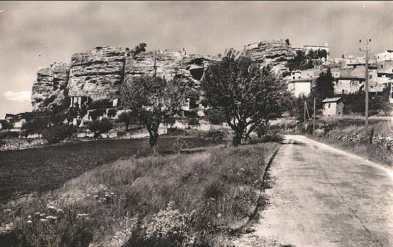 Carte postale ancienne Saignon vue du village