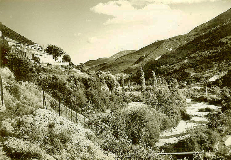 Carte postale ancienne Saint-Léger-du-Ventoux et le Toulourenc