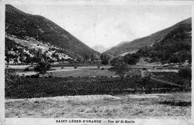 Carte postale ancienne Saint-Léger-du-Ventoux Vue de Saint-Basile