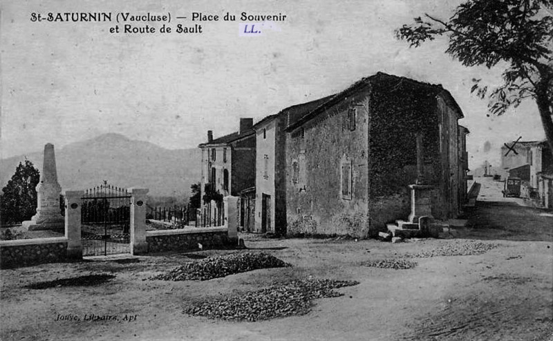 Carte postale ancienne Saint-Saturnin-d'Apt route de Sault