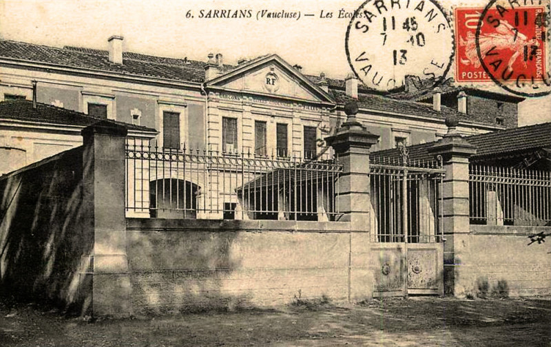 Carte postale ancienne Sarrians Les écoles en 1913