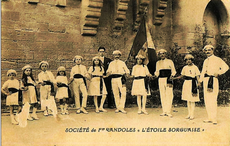 Carte postale ancienne Sorgues farandoles de l'étoile sorguaise