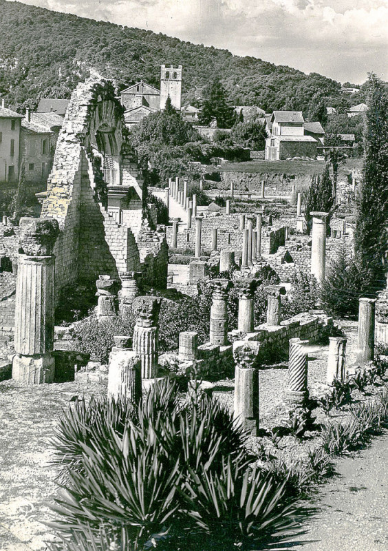 Carte postale ancienne Vaison les ruines romaines