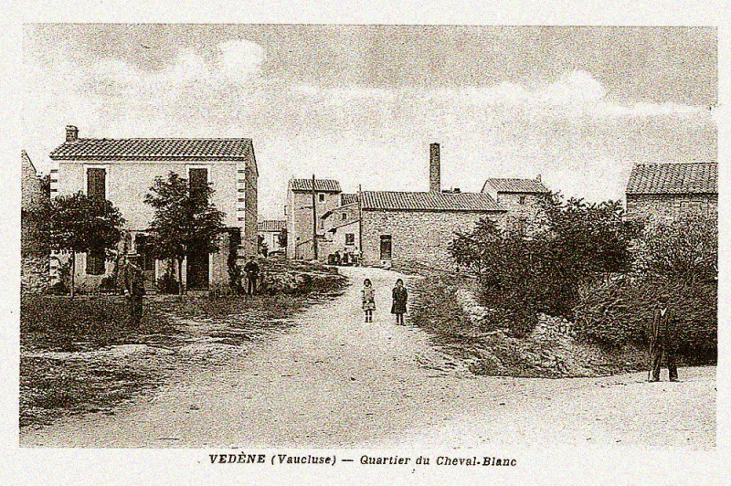 Carte postale ancienne Vedène quartier de Cheval-Blanc