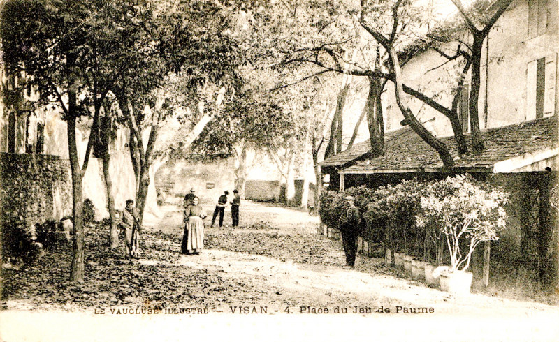 Carte postale ancienne Visan place du jeu de paume