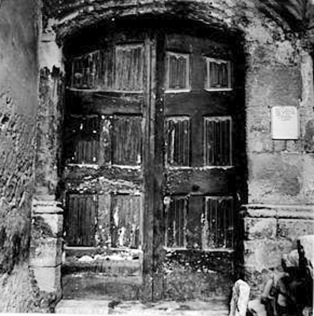 Carte postale ancienne Crestet porte de l'église