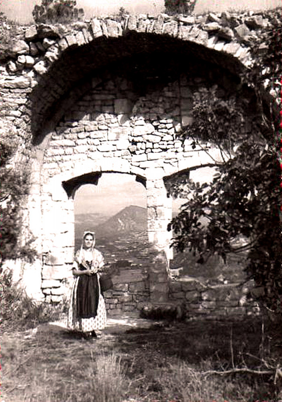 Carte postale ancienne Crestet ruines du château