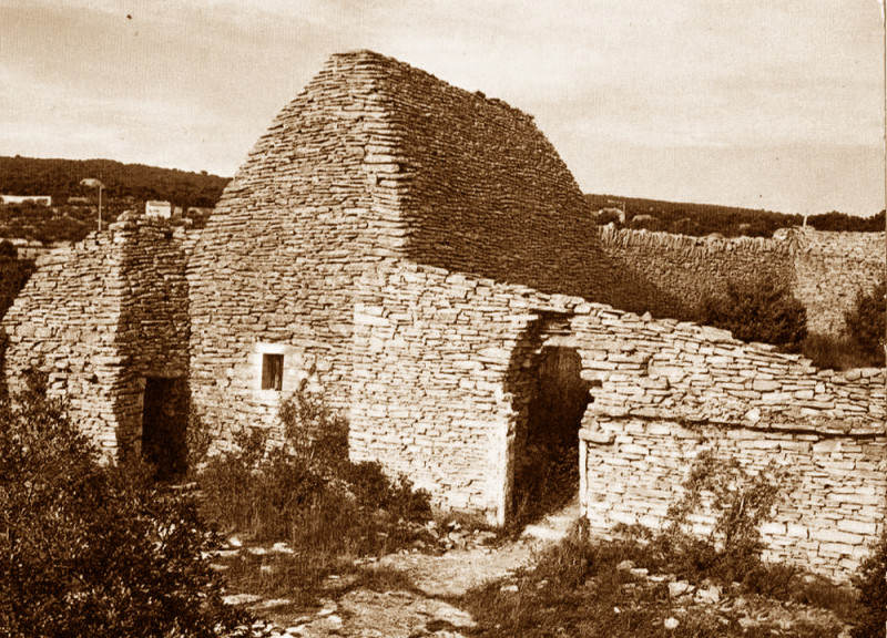 Carte postale ancienne Gordes borie et son enclos