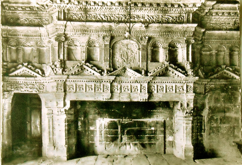 Carte postale ancienne Gordes cheminée du château