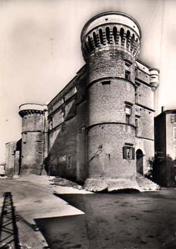 Carte postale ancienne Gordes château du XVIe s
