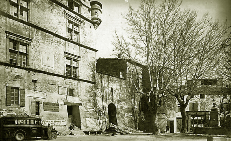 Carte postale ancienne Gordes château et restaurant Renaissance