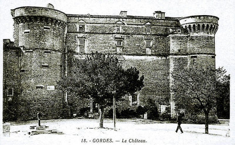 Carte postale ancienne Gordes Château Renaissance