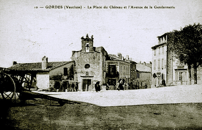 Carte postale ancienne Gordes place du Château