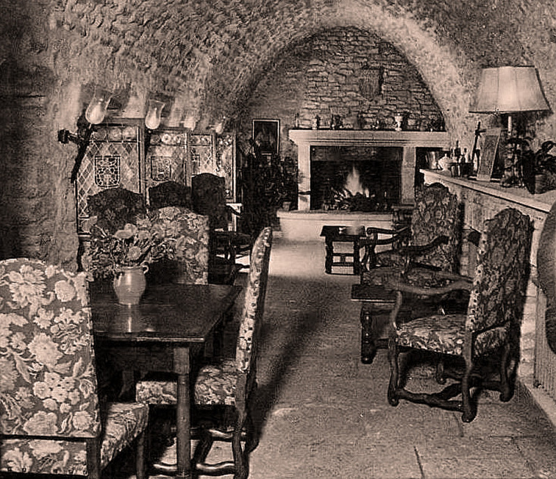 Carte postale ancienne Gordes restaurant La Mayanelle