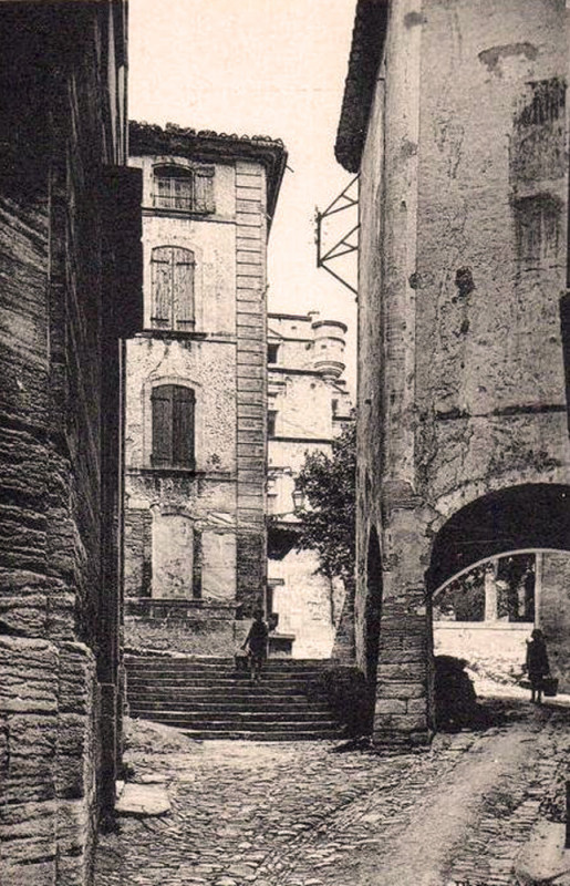Carte postale ancienne Gordes rue pittoresque