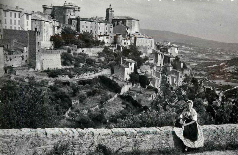 Carte postale ancienne Gordes vue générale 1935