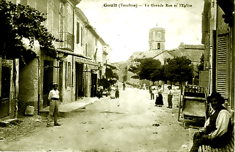 Carte postale ancienne Goult Grand rue et église