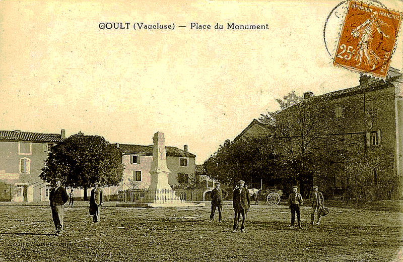 Carte postale ancienne Goult Place du Monument en 1927