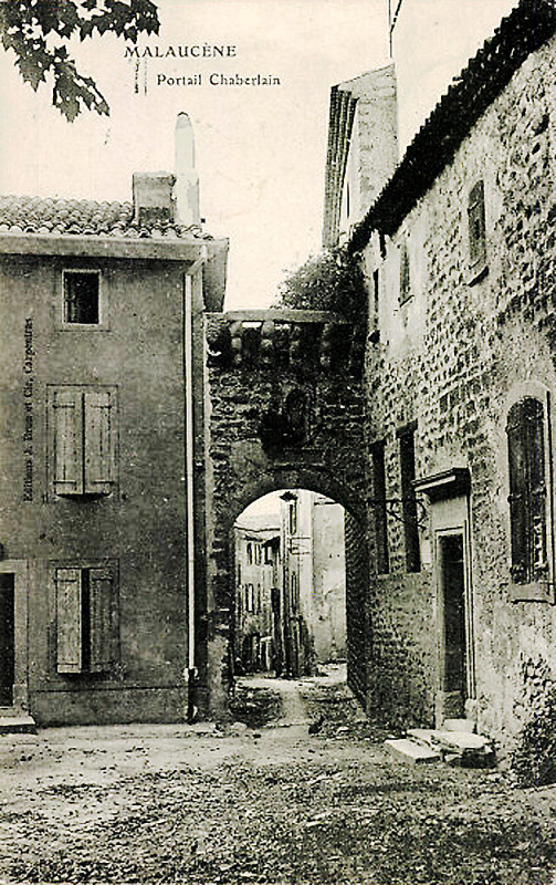 Carte postale ancienne Malaucene Portail Chaberlain