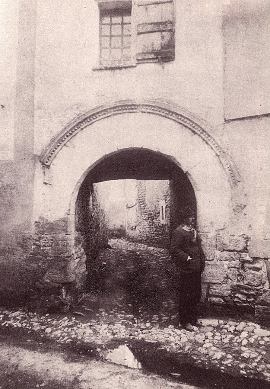 Carte postale ancienne Malaucène Porte de l'ancienne Juiverie