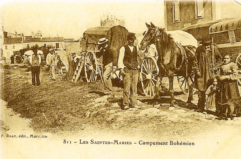 Carte postale ancienne Campement de bohémiens en Camargue